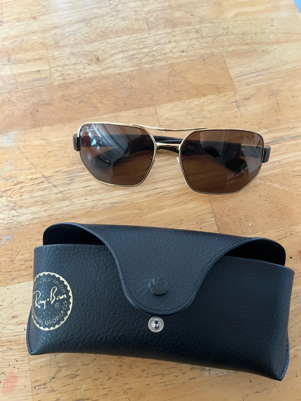 Raybans authentic sunglasses and case unisex